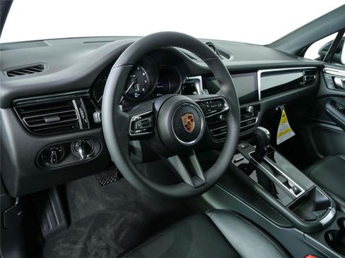 Certified 2026 Porsche Macan Turbo AWD/4WD image 4