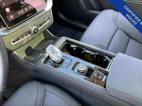 Certified 2025 Volvo XC90 B6 Plus image 18