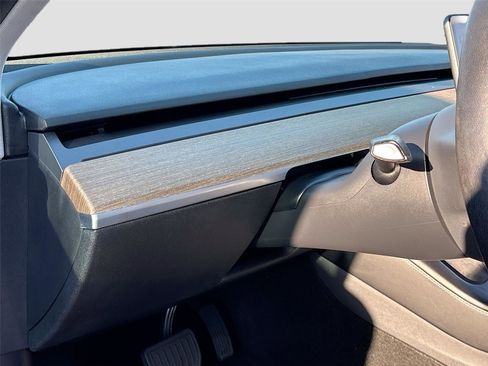 Used 2021 Tesla Model 3 Standard Range Plus image 11