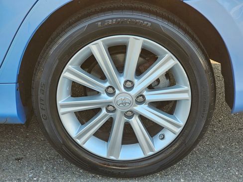 Used 2012 Toyota Camry XLE w/ Leather Pkg FWD image 9