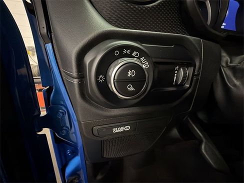 Used 2024 Jeep Gladiator Rubicon w/ Technology Group image 50