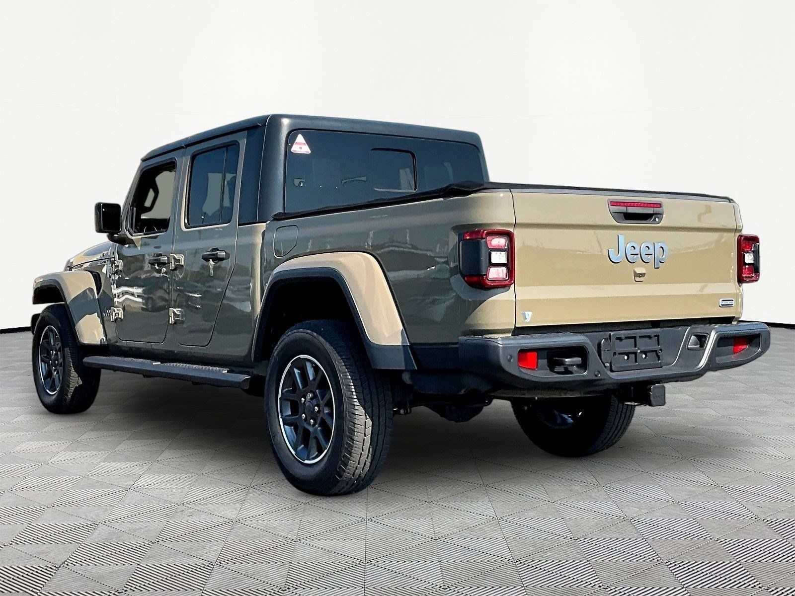 Used 2020 Jeep Gladiator Overland AWD/4WD image 4