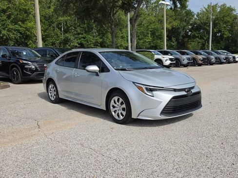 Used 2026 Toyota Corolla LE FWD image 2