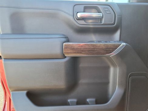 Used 2021 GMC Sierra 1500 SLE w/ X31 Off-Road Package image 17