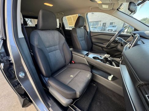 Used 2025 Nissan Rogue SV FWD image 33