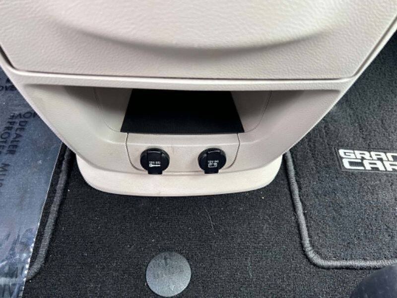 Used 2017 Dodge Grand Caravan SE w/ Power Window Group FWD image 25