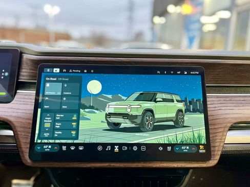 Used 2023 Rivian R1S Launch Edition image 27