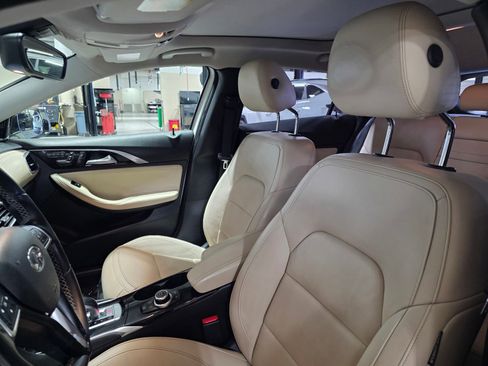 Used 2017 INFINITI QX30 Premium w/ Navigation Package image 23