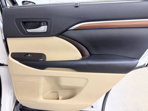 Used 2019 Toyota Highlander Limited FWD image 35