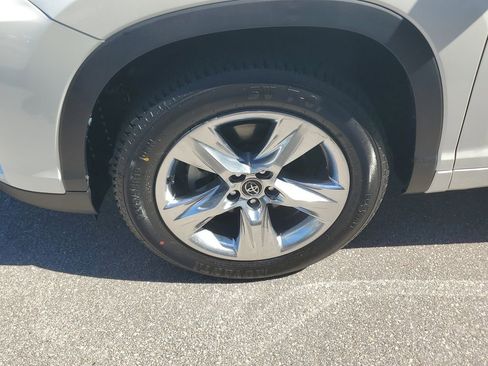 Used 2019 Toyota Highlander Limited image 11