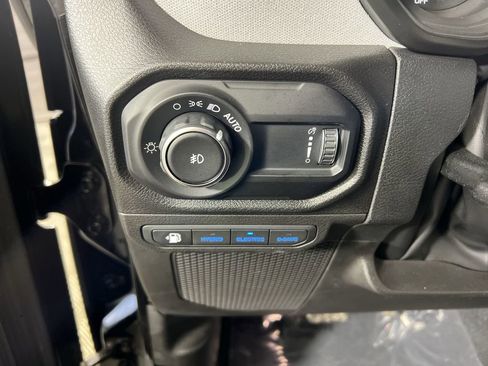 Used 2024 Jeep Wrangler Unlimited w/ Convenience Group AWD/4WD image 18