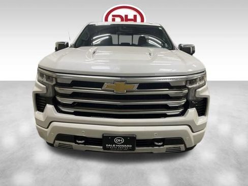 Used 2022 Chevrolet Silverado 1500 High Country w/ High Country Premium Package AWD/4WD image 6