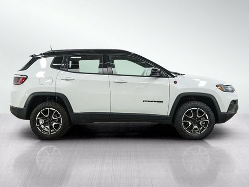 Used 2025 Jeep Compass Trailhawk AWD/4WD image 6