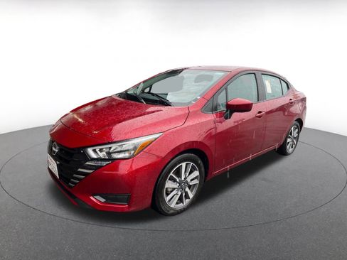 Used 2025 Nissan Versa SV image 3