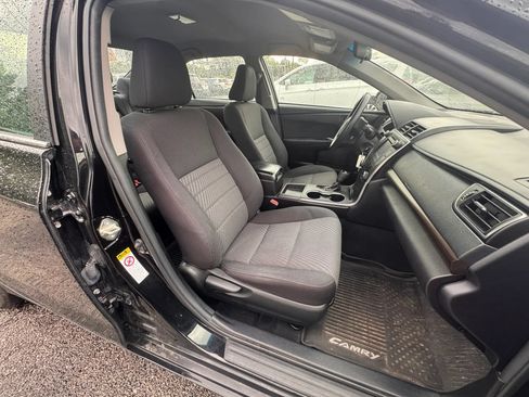 Used 2017 Toyota Camry LE FWD image 11