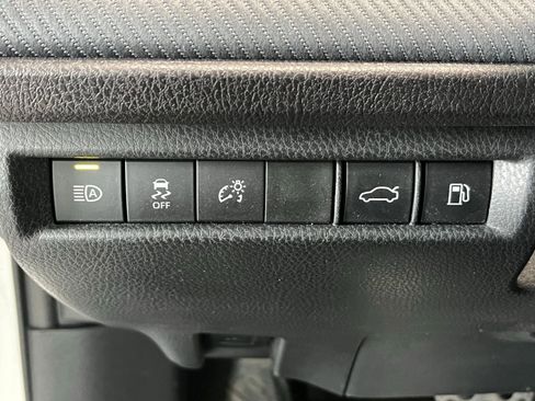 Used 2025 Toyota Camry SE w/ Multimedia Upgrade Package image 31