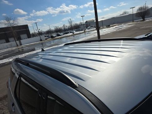 Used 2021 Ford Explorer XLT w/ Equipment Group 202A image 9