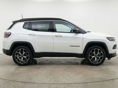 Used 2025 Jeep Compass Limited image 11