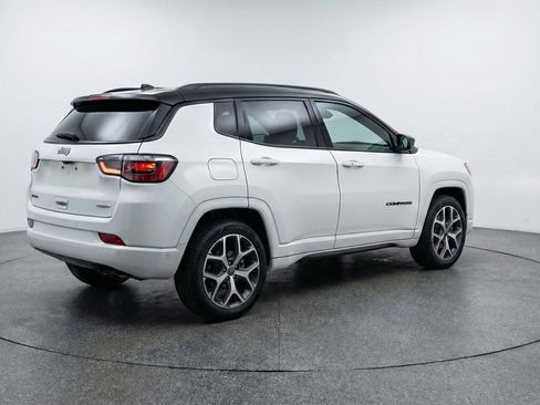 Used 2025 Jeep Compass Limited image 9