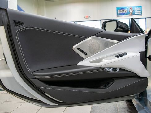 Used 2021 Chevrolet Corvette Stingray Preferred Cpe w/ Z51 Performance Package image 28