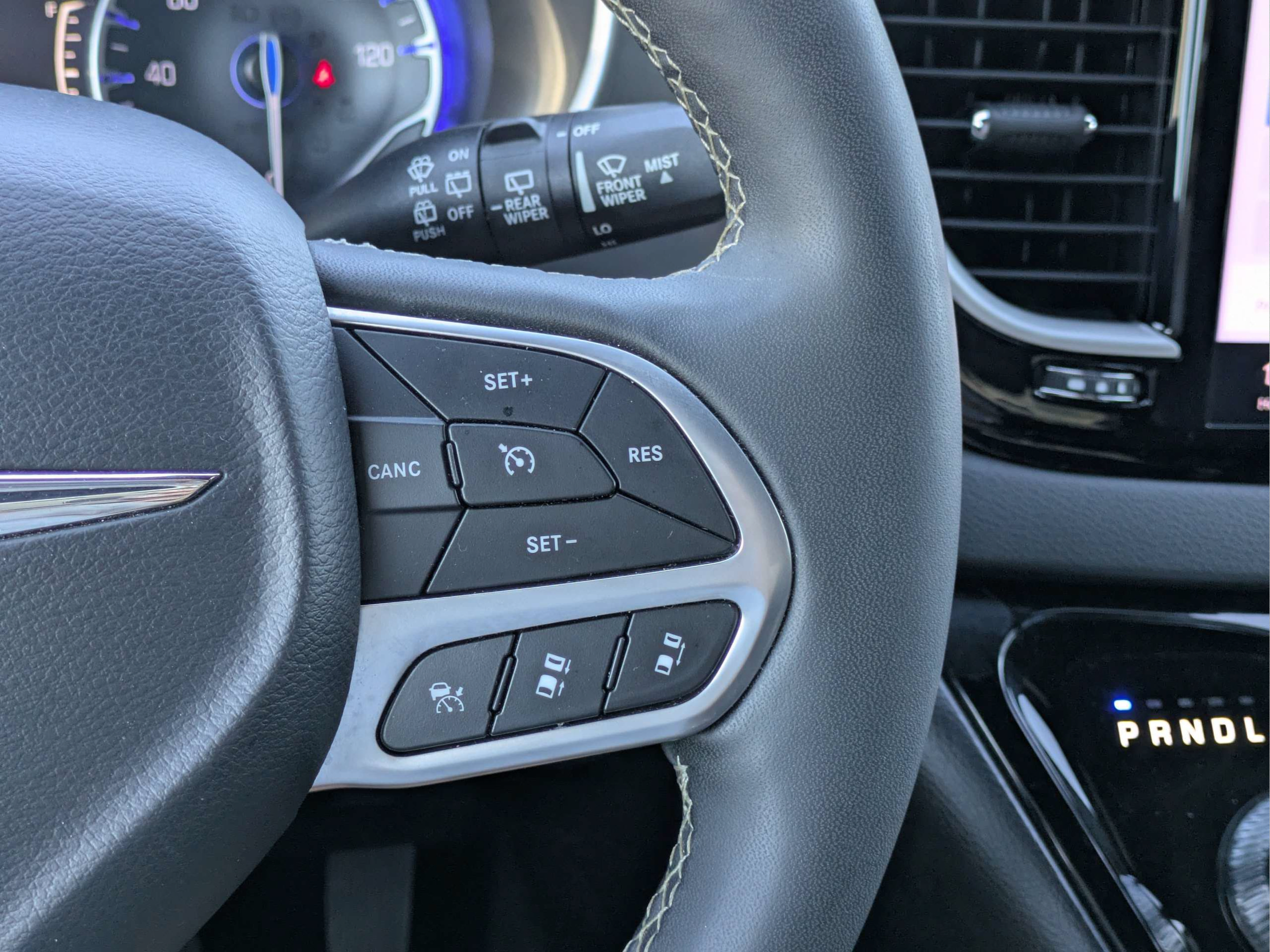 Used 2025 Chrysler Pacifica Select FWD image 24