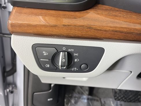 Used 2023 Audi Q5 e Premium Plus w/ Premium Plus Package image 30