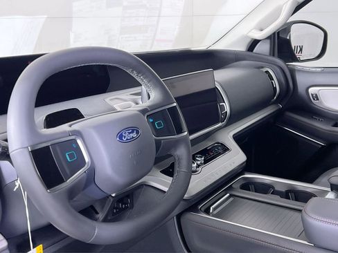 New 2025 Ford Expedition Active image 33