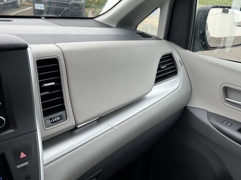 Used 2019 Toyota Sienna LE image 23