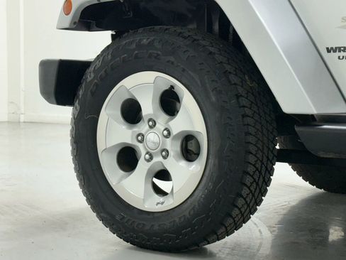 Used 2011 Jeep Wrangler Unlimited Sahara image 32