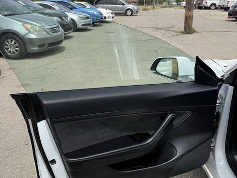 Used 2020 Tesla Model 3 Standard Range RWD image 16