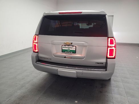 Used 2018 Chevrolet Suburban Premier RWD image 7