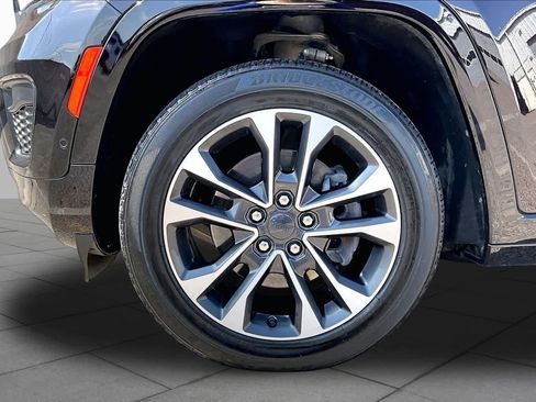 Used 2023 Jeep Grand Cherokee L Overland w/ Advanced Protech Group III AWD/4WD image 11