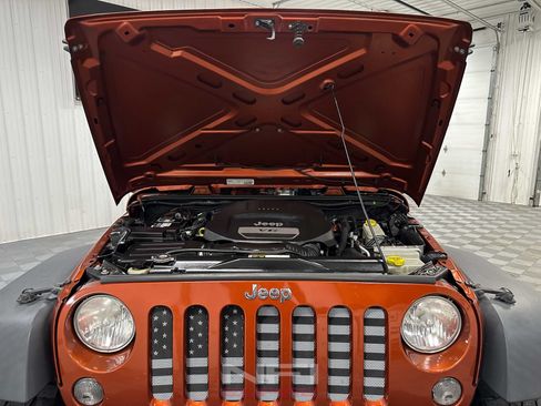 Used 2014 Jeep Wrangler Unlimited Sport w/ Connectivity Group AWD/4WD image 40