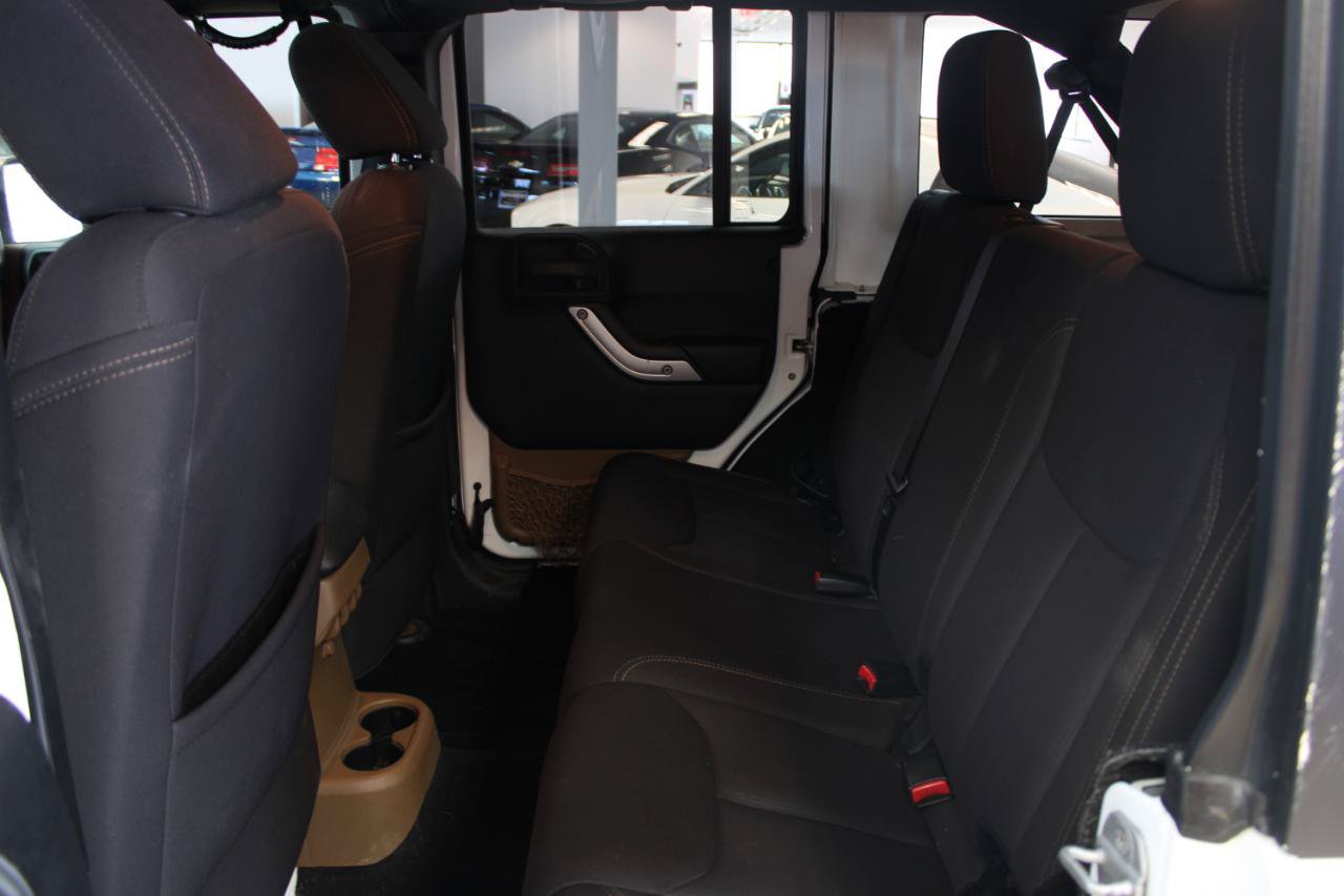 Used 2013 Jeep Wrangler Unlimited Sahara w/ Connectivity Group AWD/4WD image 38