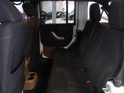 Used 2013 Jeep Wrangler Unlimited Sahara w/ Connectivity Group AWD/4WD image 38