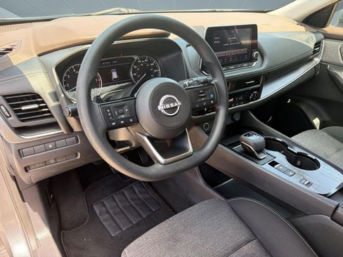 Used 2023 Nissan Rogue SV FWD image 4
