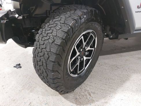 Used 2024 Jeep Wrangler Unlimited Rubicon w/ Safety Group AWD/4WD image 34