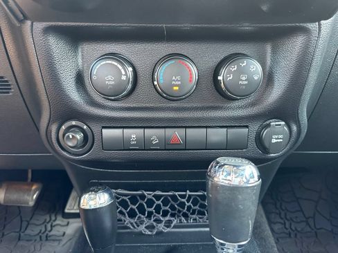 Used 2016 Jeep Wrangler Unlimited Sport w/ Quick Order Package 24S AWD/4WD image 32
