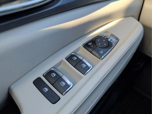 New 2026 Kia Carnival EX FWD image 22