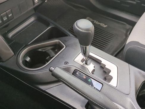 Used 2018 Toyota RAV4 XLE image 31