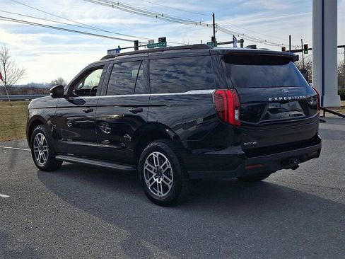 Certified 2025 Ford Expedition Active image 4
