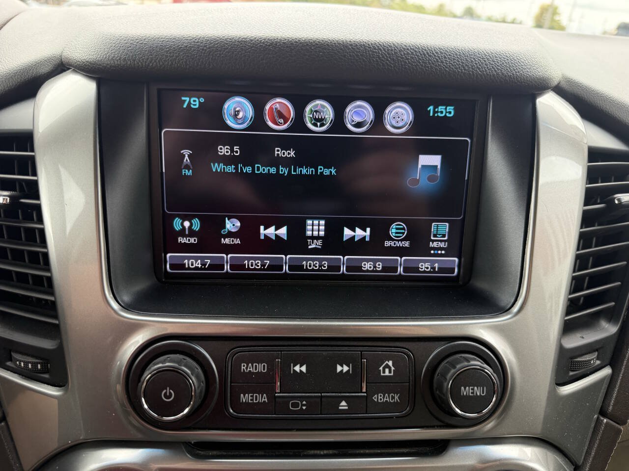 Used 2018 Chevrolet Suburban Premier AWD/4WD image 25