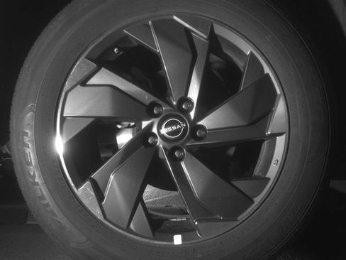 Used 2025 Nissan Rogue SV FWD image 18
