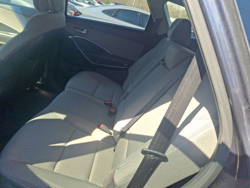 Used 2018 Hyundai Santa Fe SE image 9