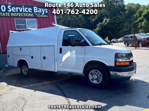 Used 2017 Chevrolet Express 3500 image 1