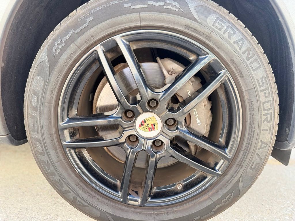 Used 2017 Porsche Cayenne AWD/4WD image 12