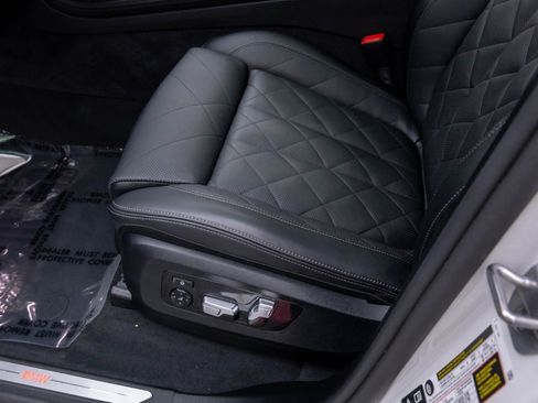 Certified 2025 BMW X7 xDrive40i w/ Executive Package image 17