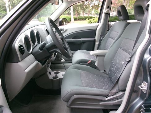 Used 2009 Chrysler PT Cruiser FWD image 8