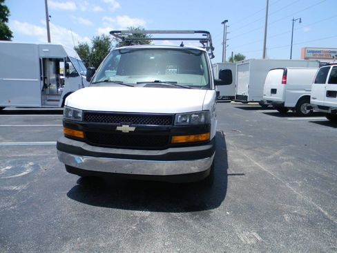 Used 2022 Chevrolet Express 2500 w/ Driver Convenience Package RWD image 2