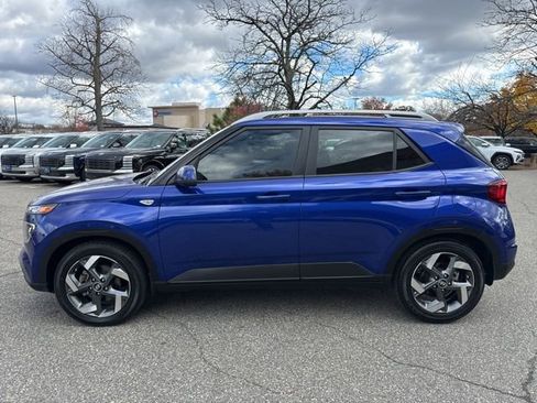Used 2022 Hyundai Venue SEL image 19
